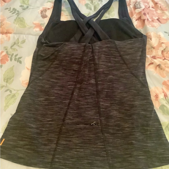 Athletic top grey crisscross straps size medium built in bra  phone pocket 🥀 - Picture 2 of 8